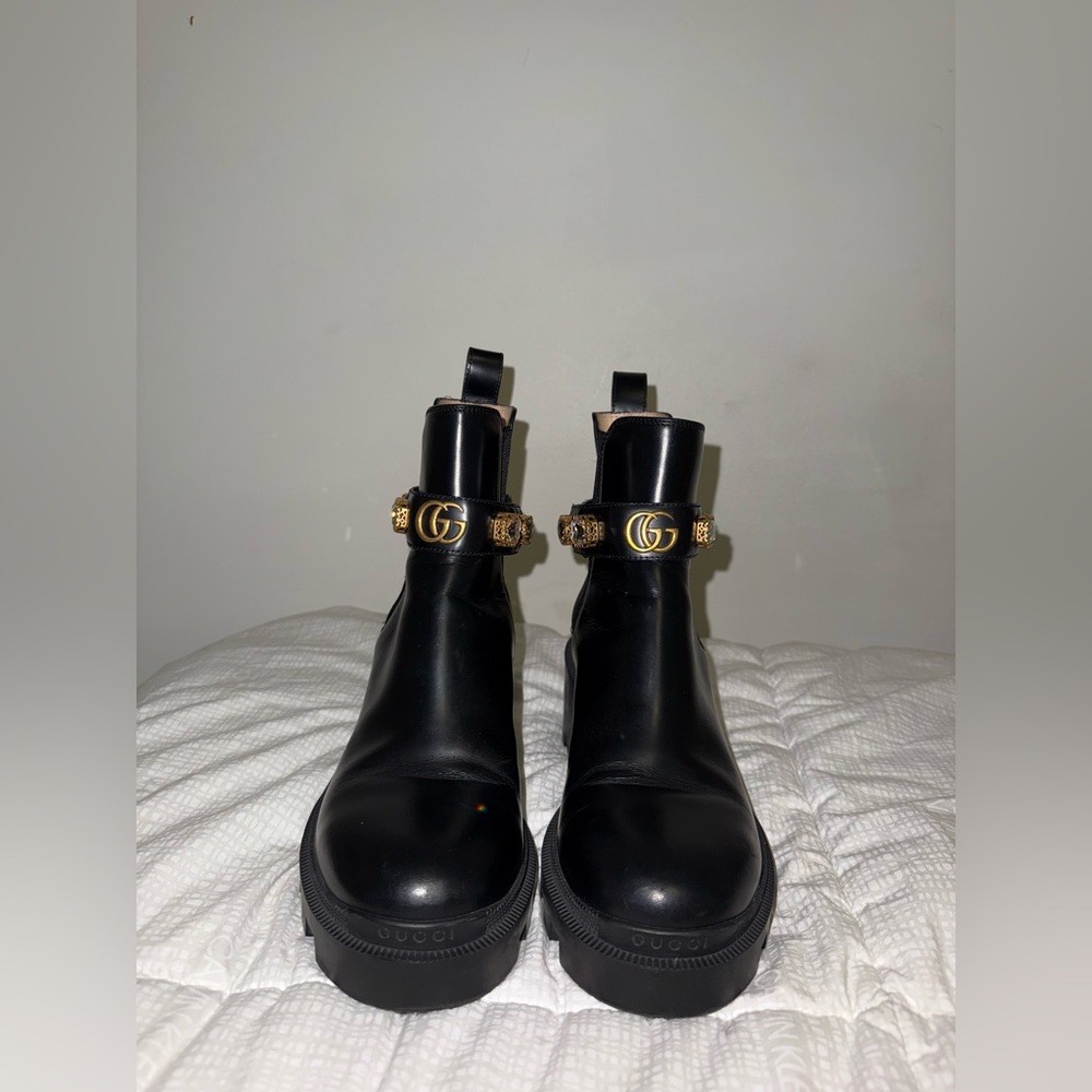 Botas Gucci talla #37  / precio en tienda más de $1300